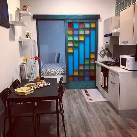 Apartament Interno 2 *